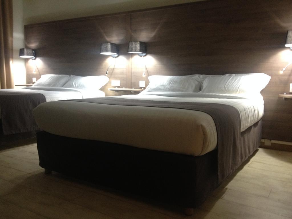 Hotel Univers Carpentras Quarto foto