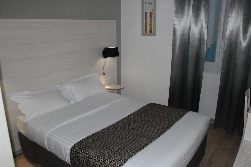 Hotel Univers Carpentras Exterior foto