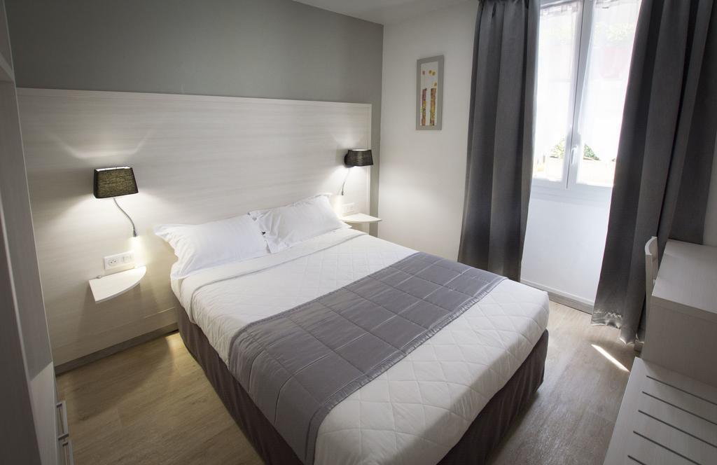 Hotel Univers Carpentras Exterior foto