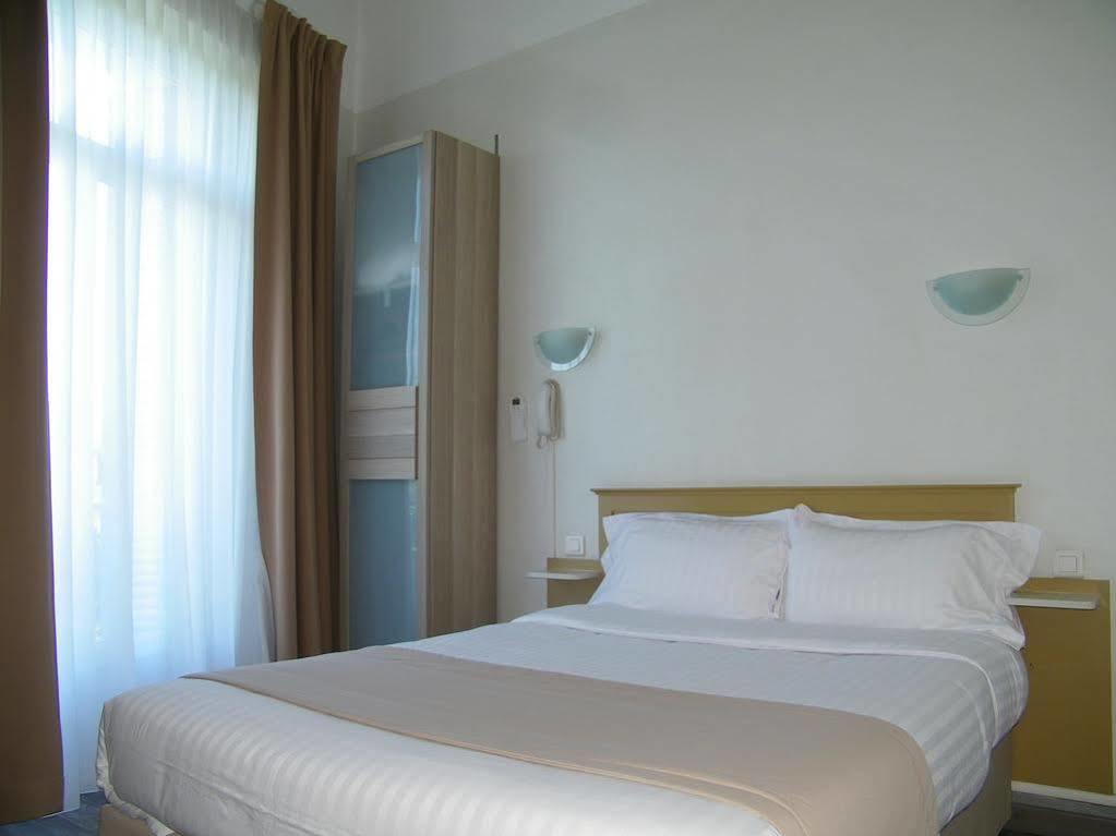 Hotel Univers Carpentras Exterior foto